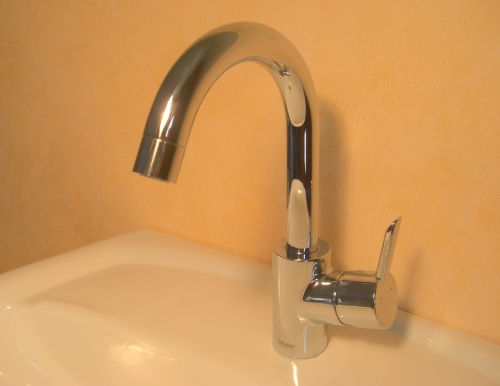 Hansgrohe Focus S Egykaros magasított mosdócsaptelep lefolyó-garnitúra nélkül 360°-ban elforgatható 31710 000 (31710000)