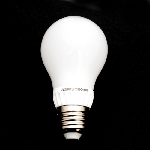 Integraled IL-XC  E27 7W, 700 lm meleg fehér led körte izzó
