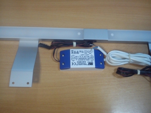 LED világítás fénysorral, trafóval