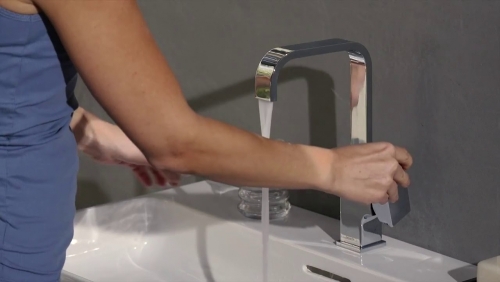 Hansgrohe Metropol egykaros mosdócsaptelep 230 push-open lefolyóval, matt fehér 32511700