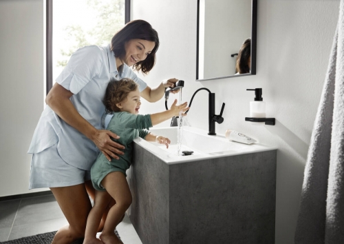 Hansgrohe Finoris egykaros mosdócsaptelep 230, kihúzható kifolyóval, 2 jet és push-open lefolyógarnitúrával, matt fekete 76063670