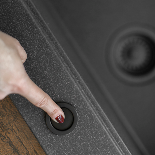 Laveo helytakarékos szifon pneunatikus vezérléssel, matt fekete OKS_763T