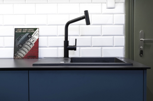 Laveo TORO kihúzható zuhanyváltós mosogató csaptelep, matt fekete BAX_769D