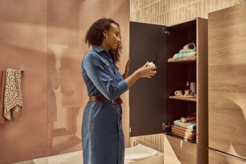 Hansgrohe Xelu Q 40 cm balos magas kiegészítő szekrény króm fogantyúval, természetes tölgy 54137000